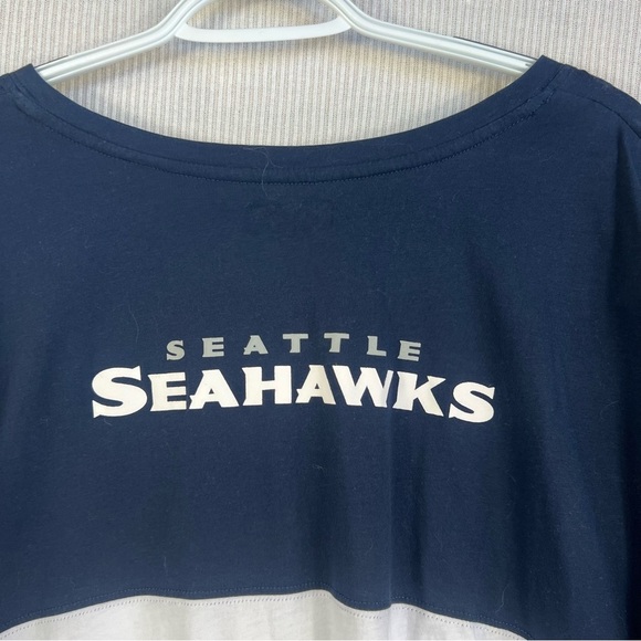 Seattle Seahawks NFL Team Apparel Top Women’s Size 2X and Infinity Scarf - Picture 7 of 12